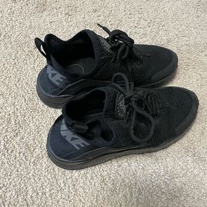 Nike black Huaraches